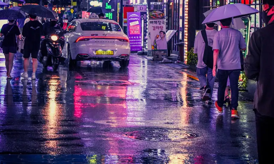 서울 여의도·한강 나들이 코스 - 한강공원 자전거길을 따라 달리는 모습