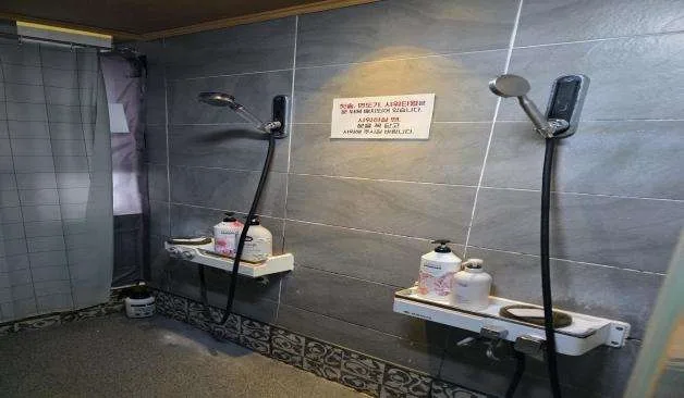 고양시 일산동구 장항동 돈키호테라피 대기 공간 · 스웨디시 마사지샵