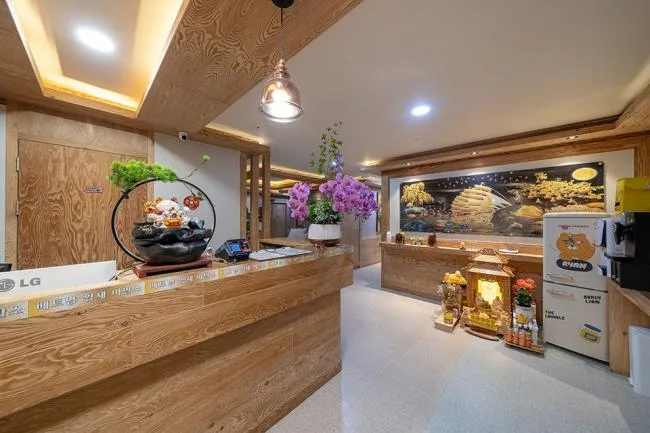 성남시 분당구 야탑동 베트남황제이발소 대표 전경 · 아로마 마사지샵