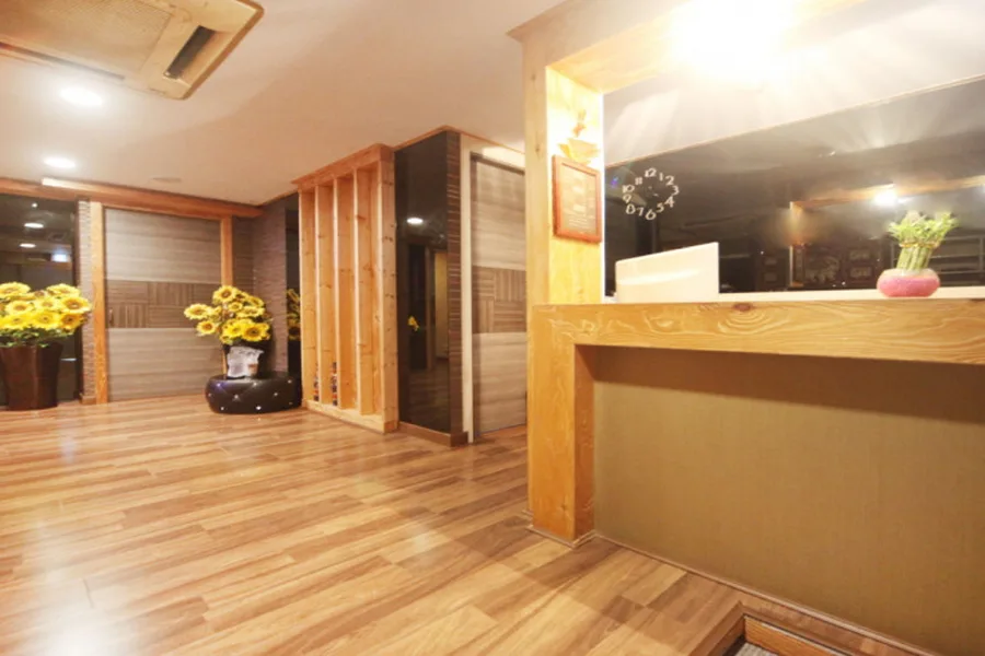 강남구 역삼동 더힐링 대표 전경 · 스웨디시 마사지샵