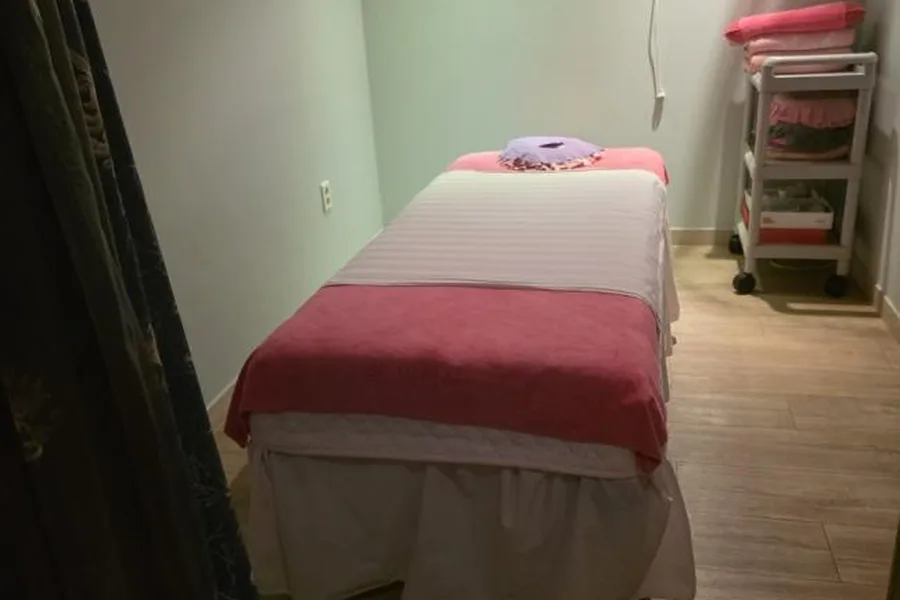연제구 연산동 화중국전통마사지 관리 공간 · 아로마 마사지샵